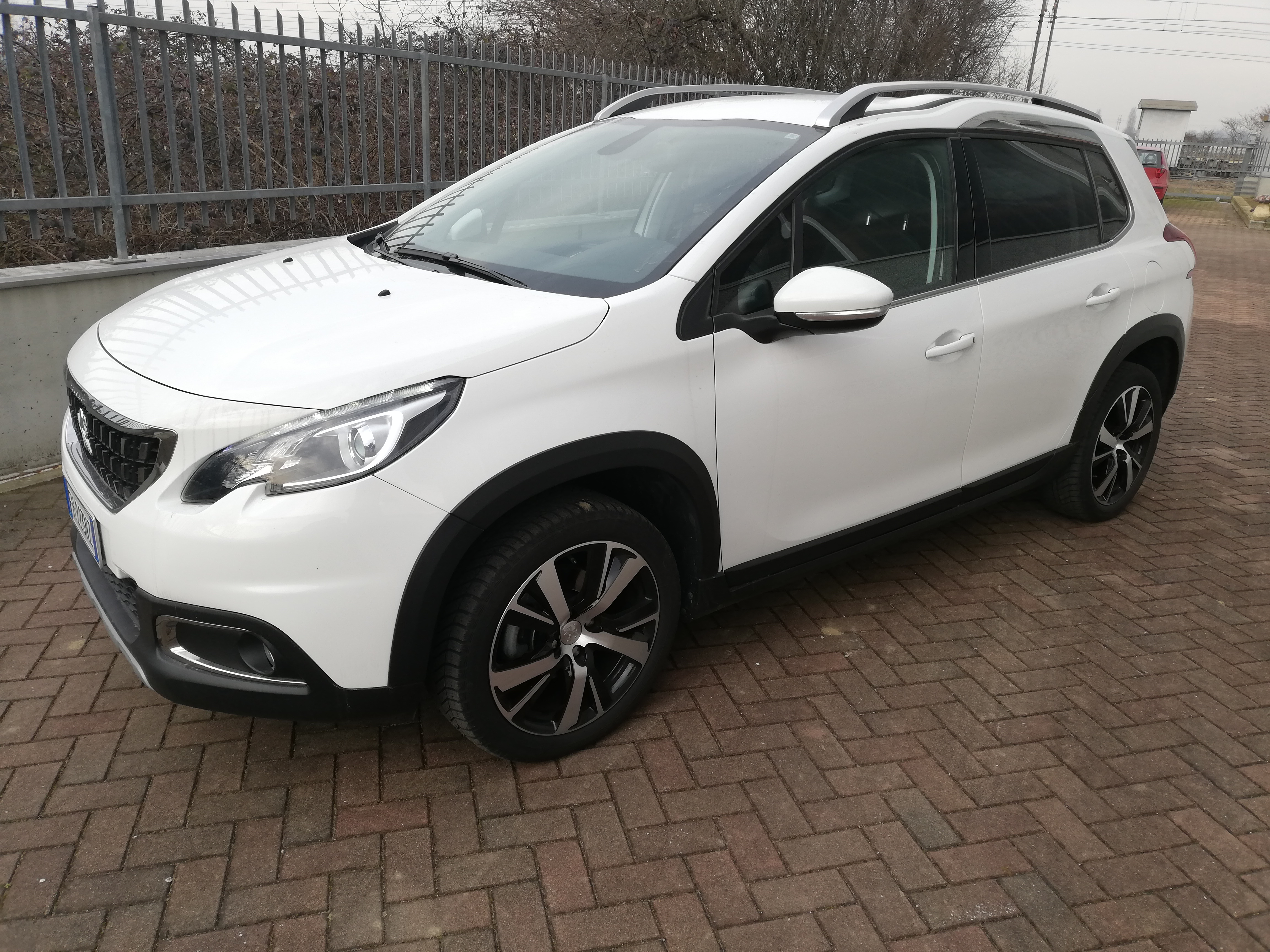 Peugeot 2008 1.2 T Allure