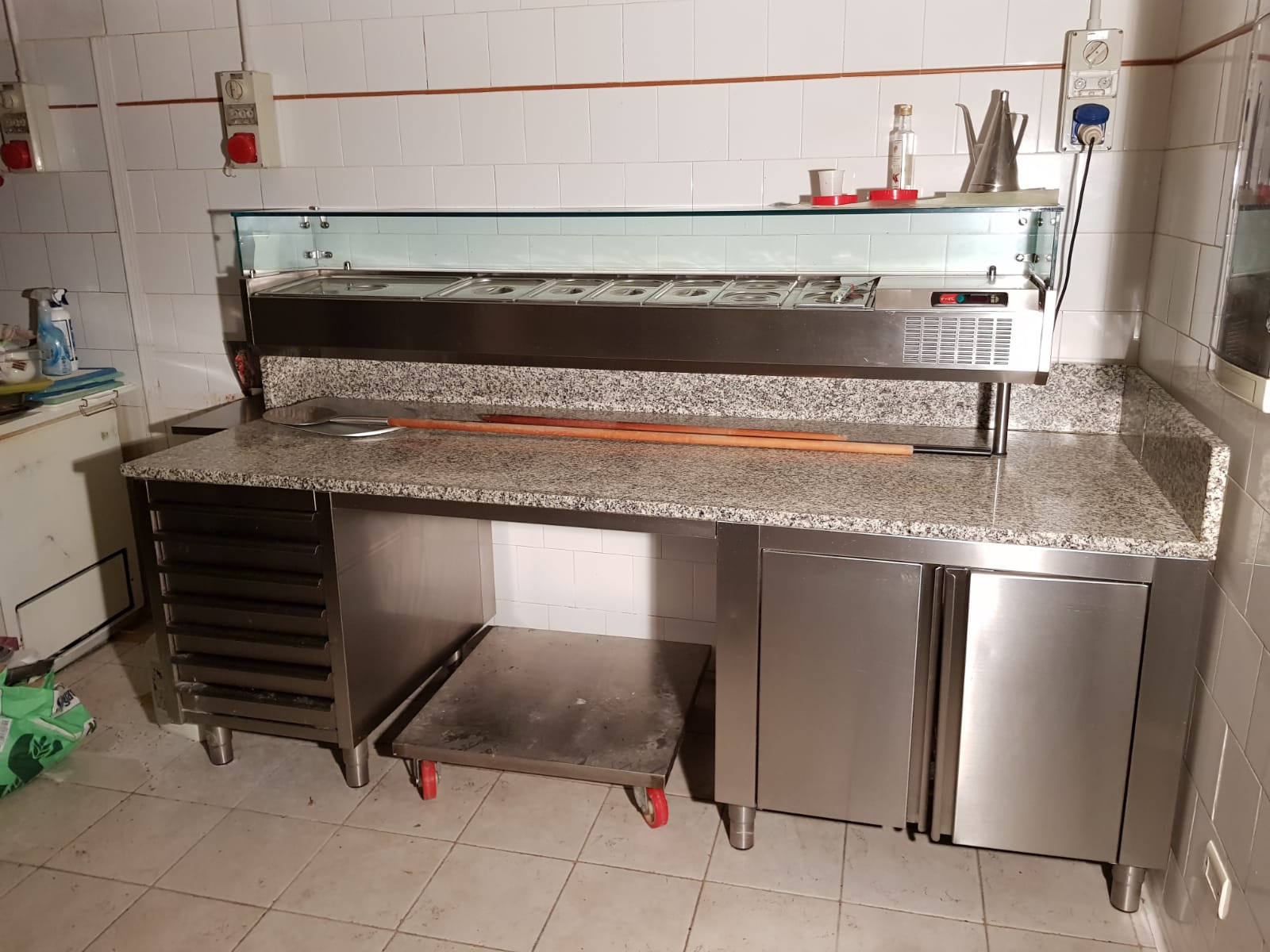 FORNO   SCHIACCIA PIZZE BANCO LAVORO IMPASTATRICE