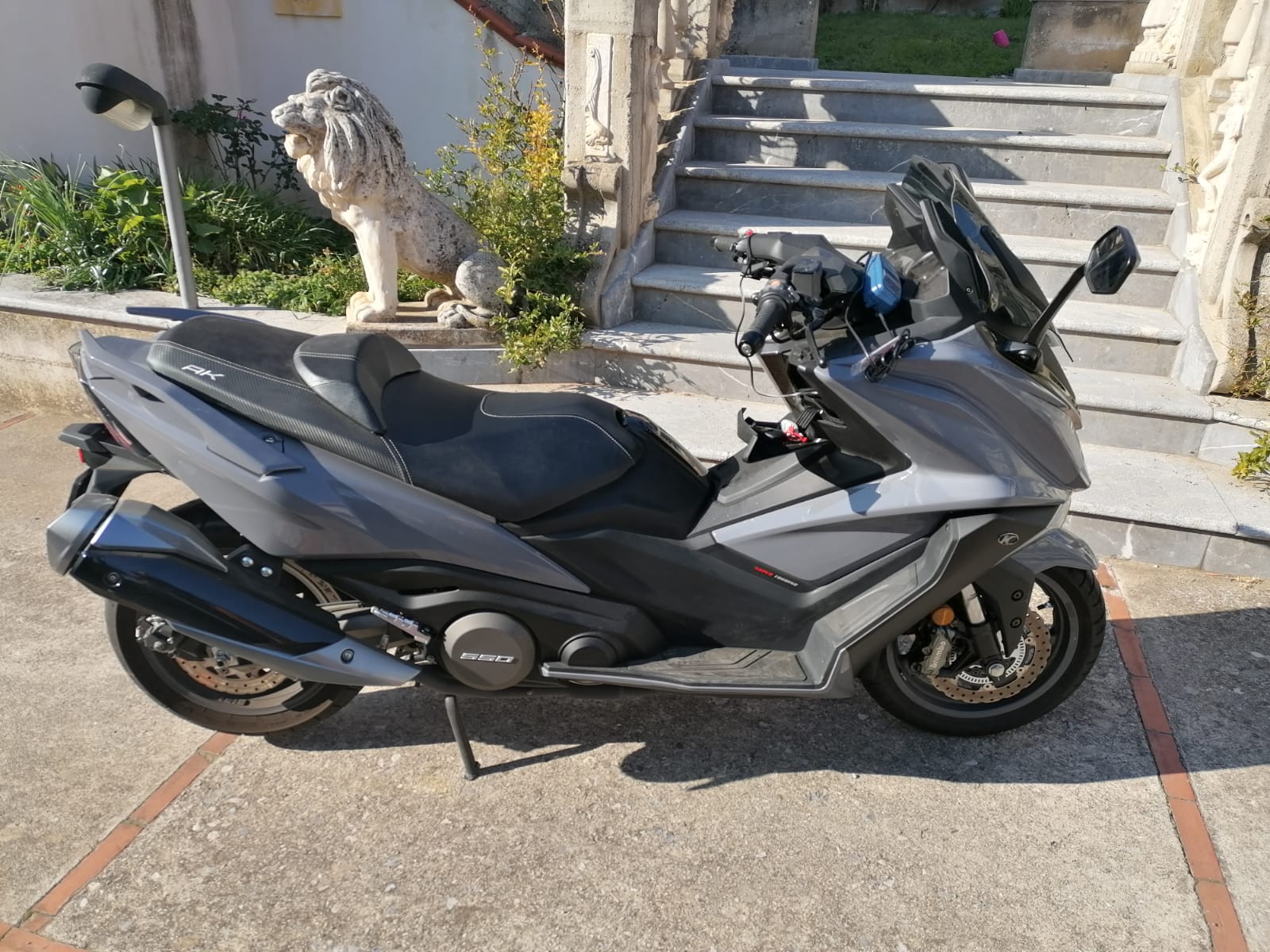 Kymco AK550