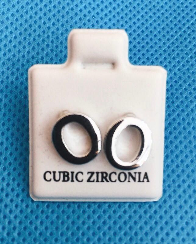Coppia Orecchini Lettere O CZ159