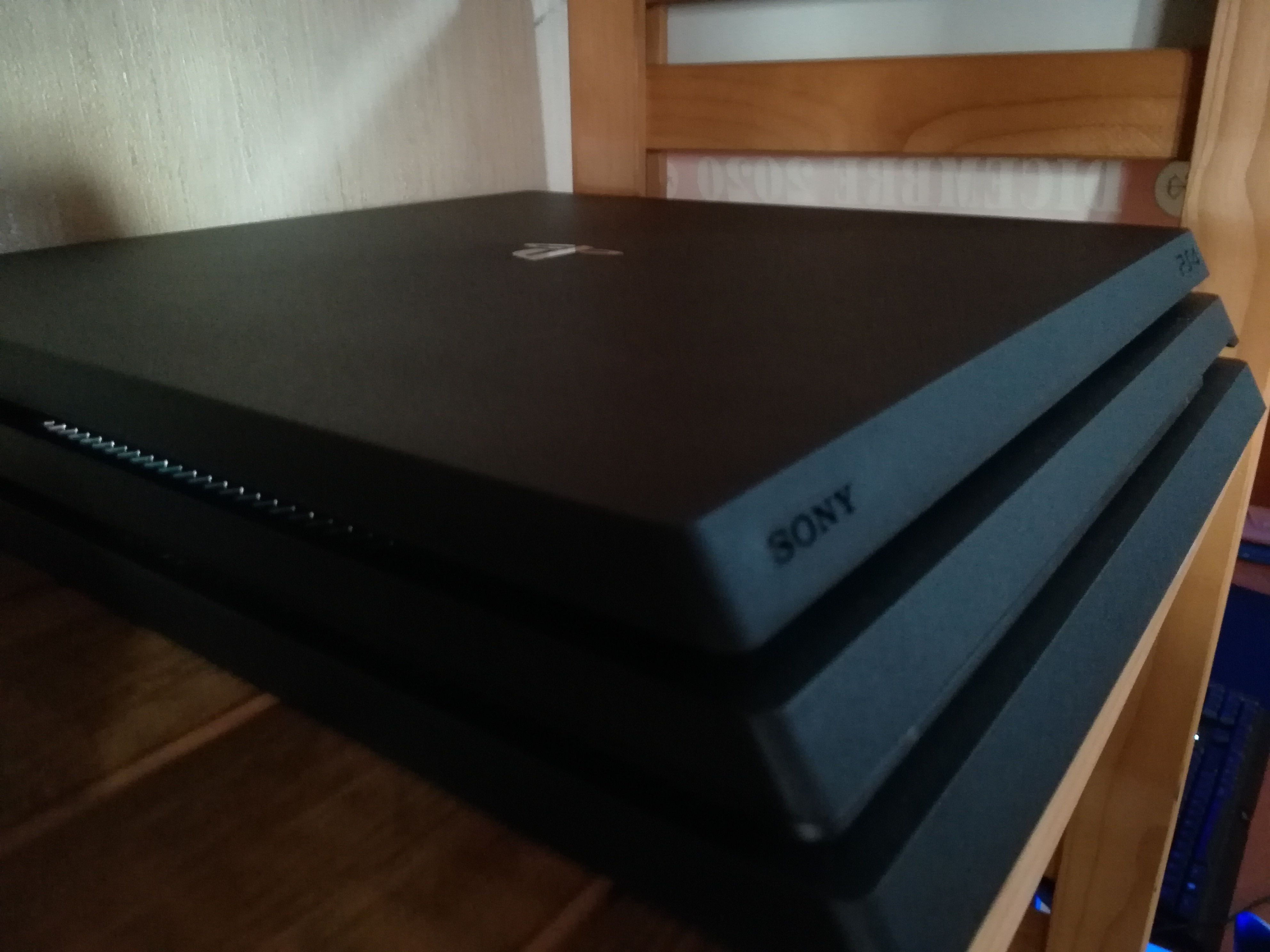 VENDO PS4 PRO 1TB PERFETTA