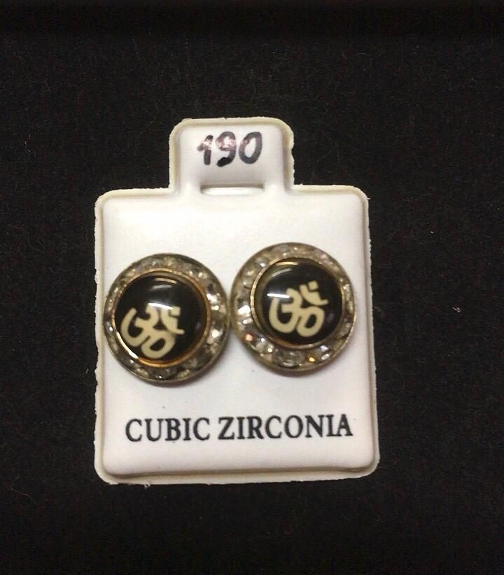 Orecchini Om CZ190