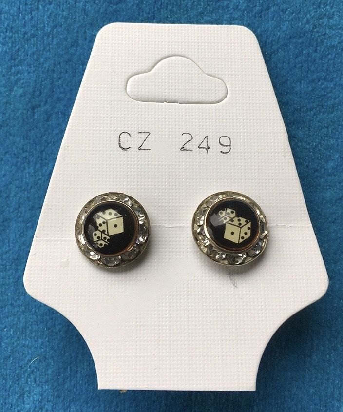 Orecchini Bottone Dadi CZ249