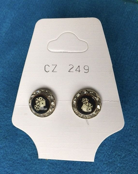 Orecchini Bottone Dadi CZ249