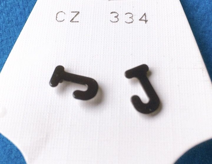 Orecchini Lettere J CZ334