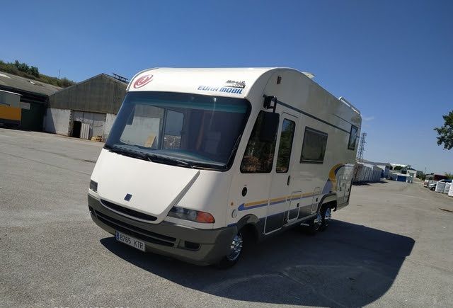 MOTORHOME EURA MOBIL 94 KW CON GARAGE