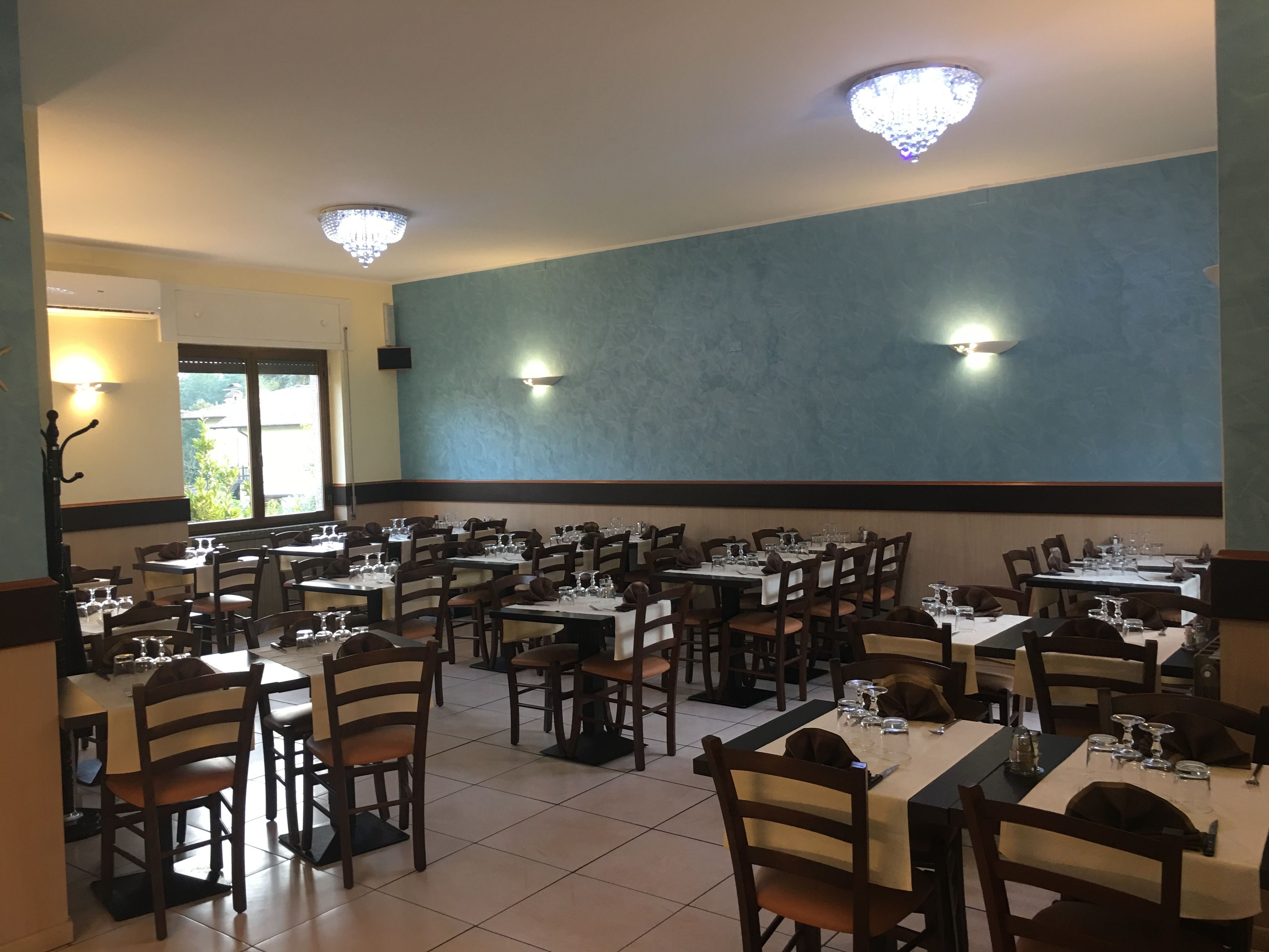 Attrezzature ristorante usate completo