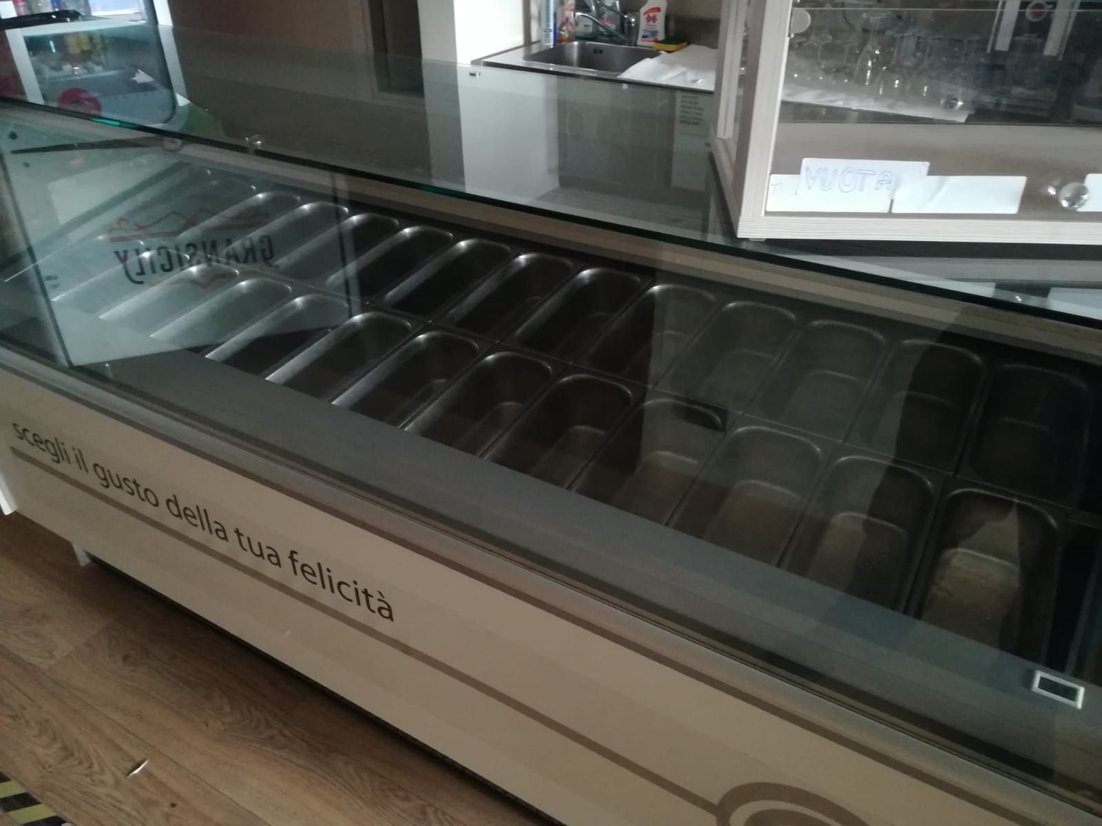 Vendo completo attrezzatura bar gelaterie