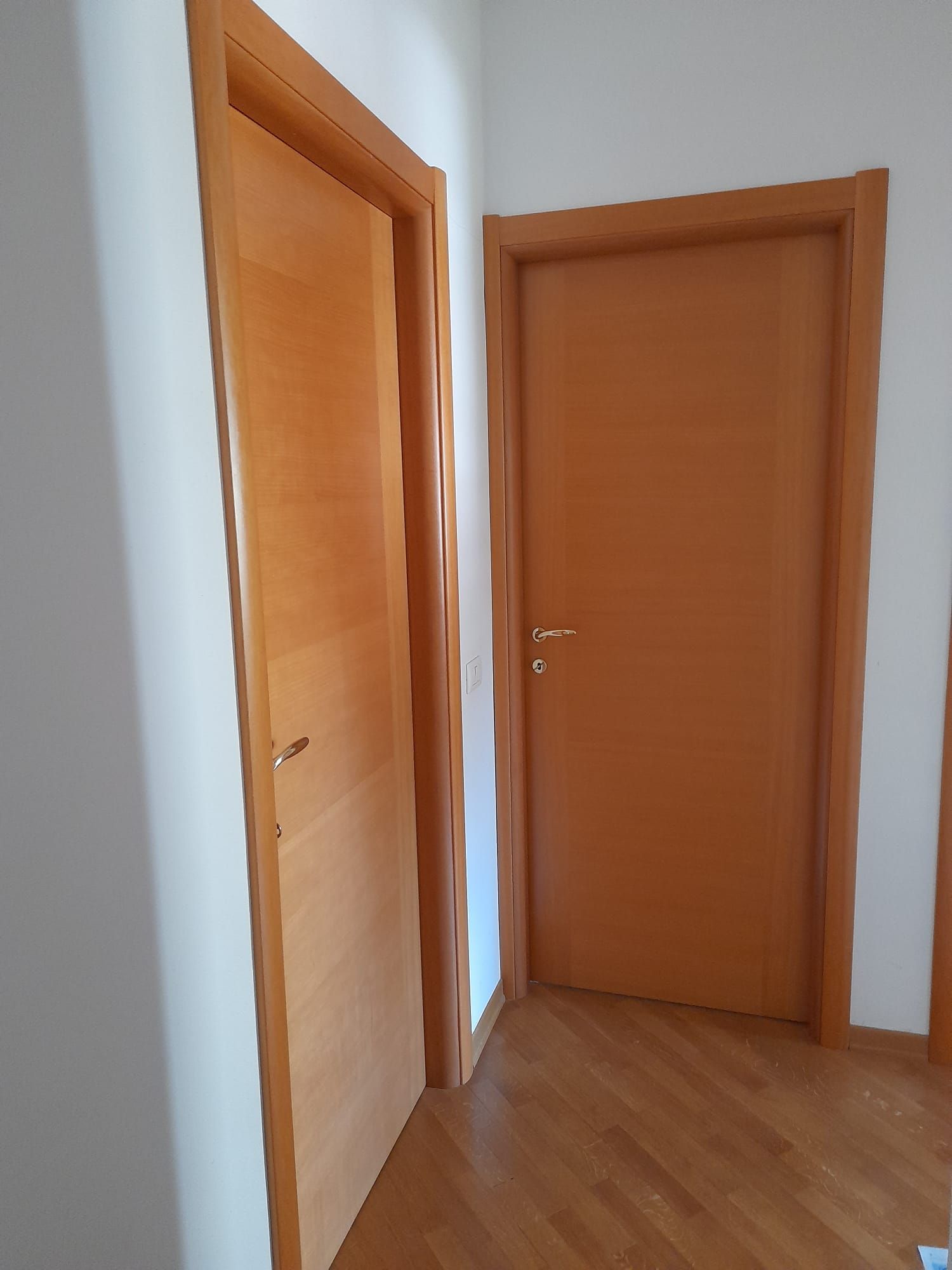 N* 6 (sei) PORTE IN LEGNO in perfetto stato! 