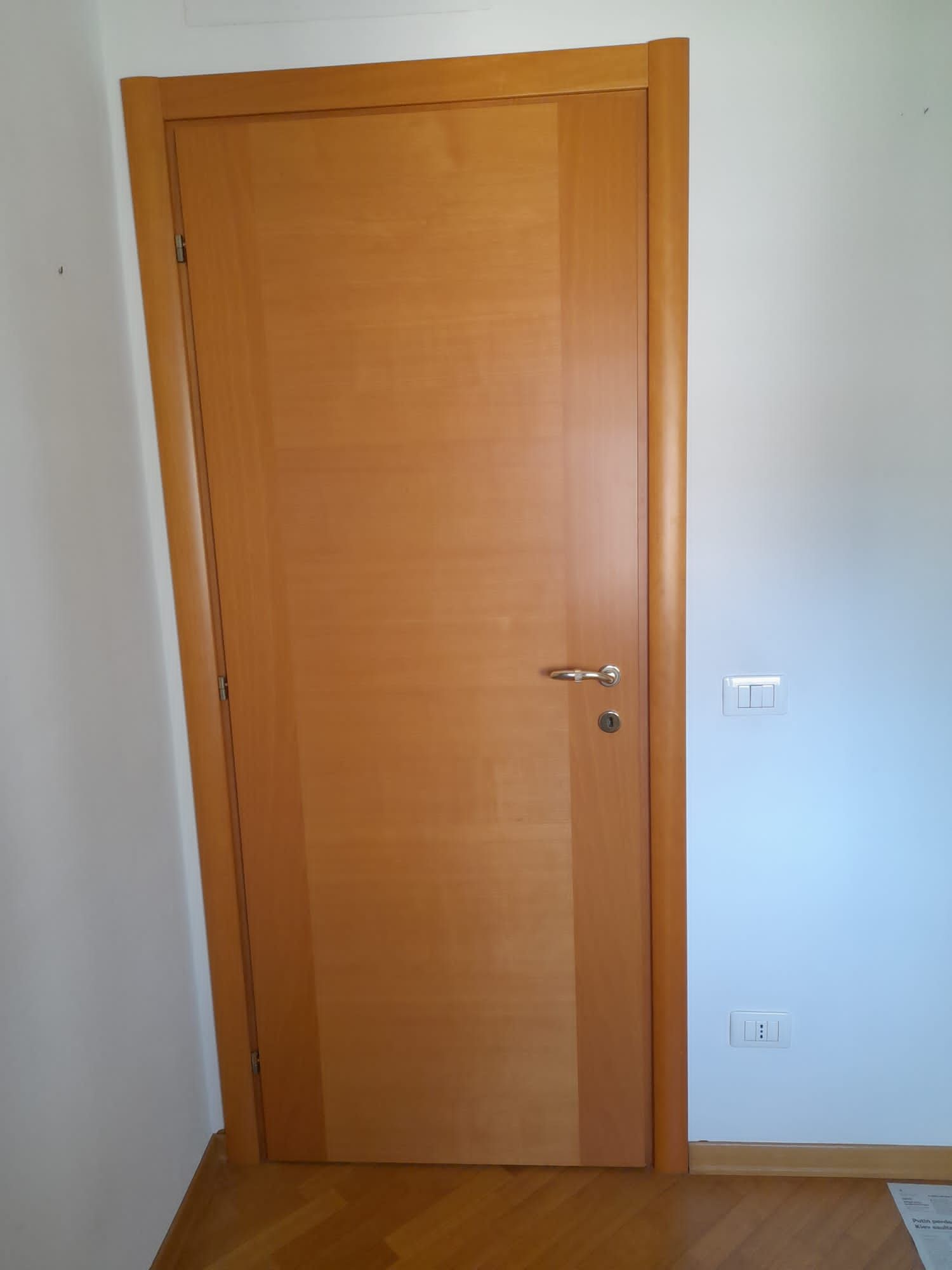 N* 6 (sei) PORTE IN LEGNO in perfetto stato! 