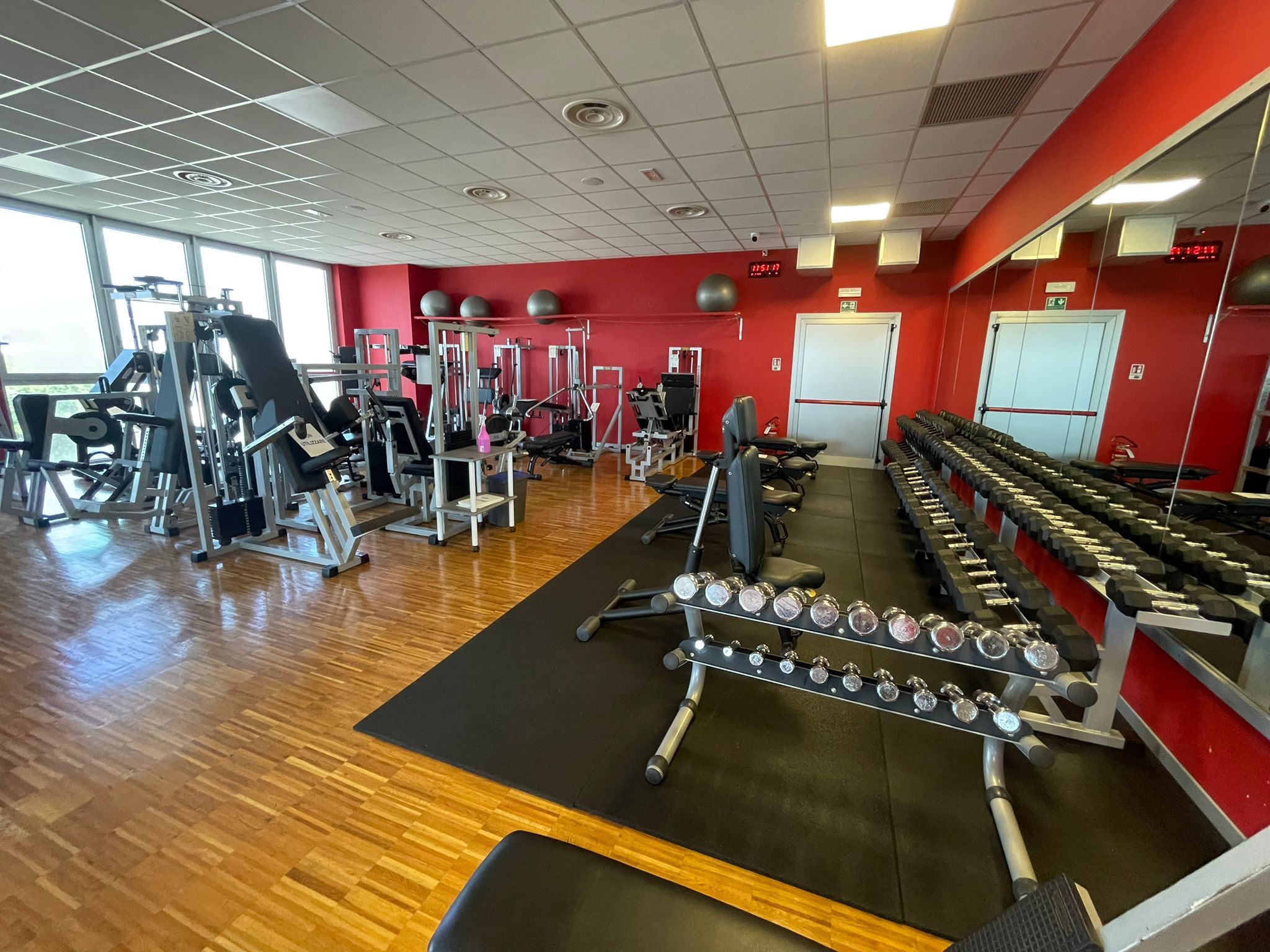 ISTRUTTORE SALA ATTREZZI PER PALESTRA
