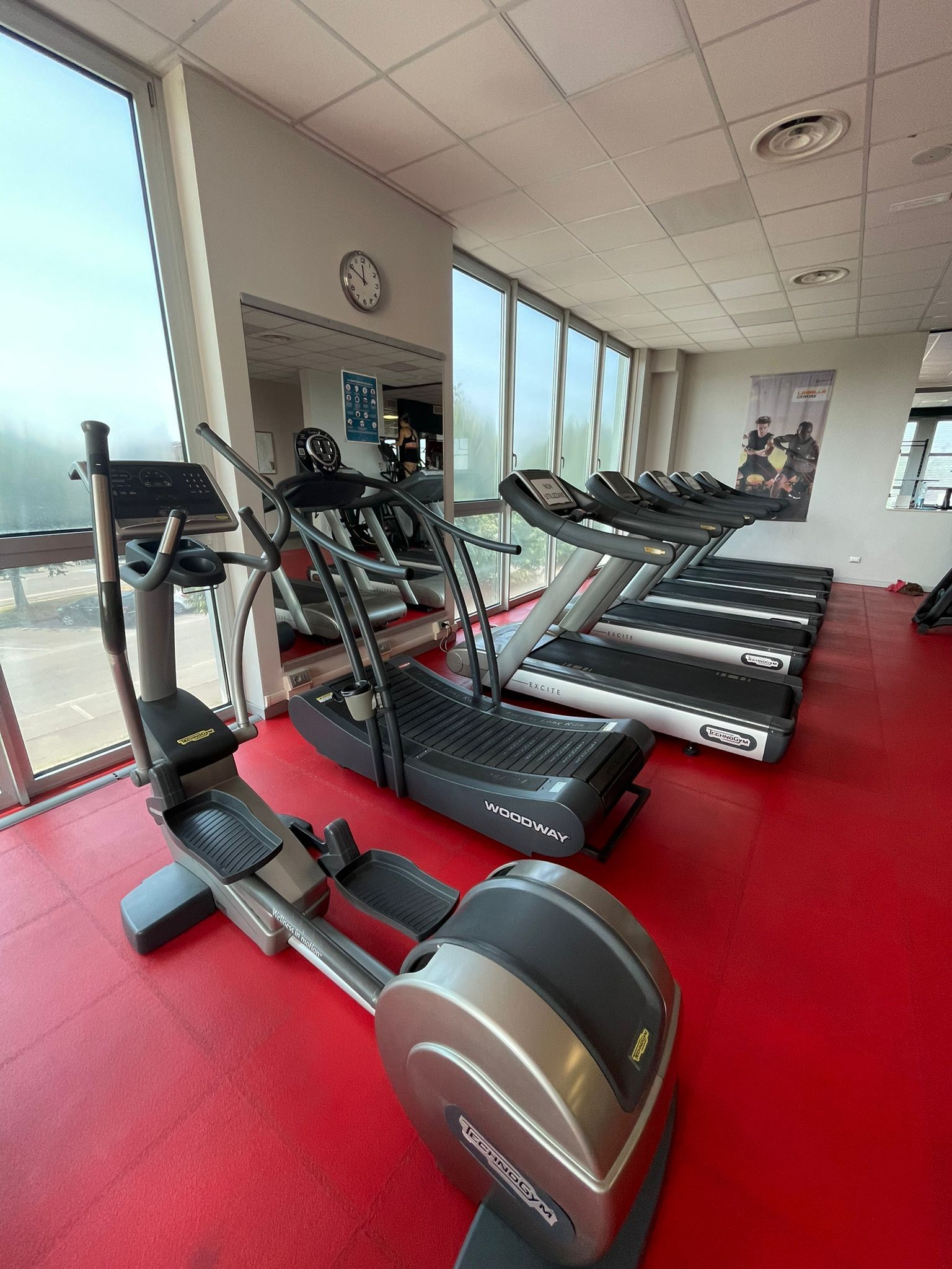 ISTRUTTORE SALA ATTREZZI PER PALESTRA