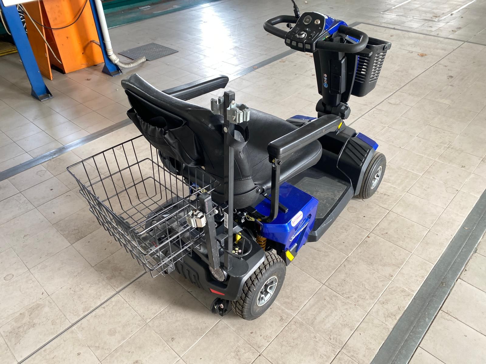 Carrozzina elettrica disabile