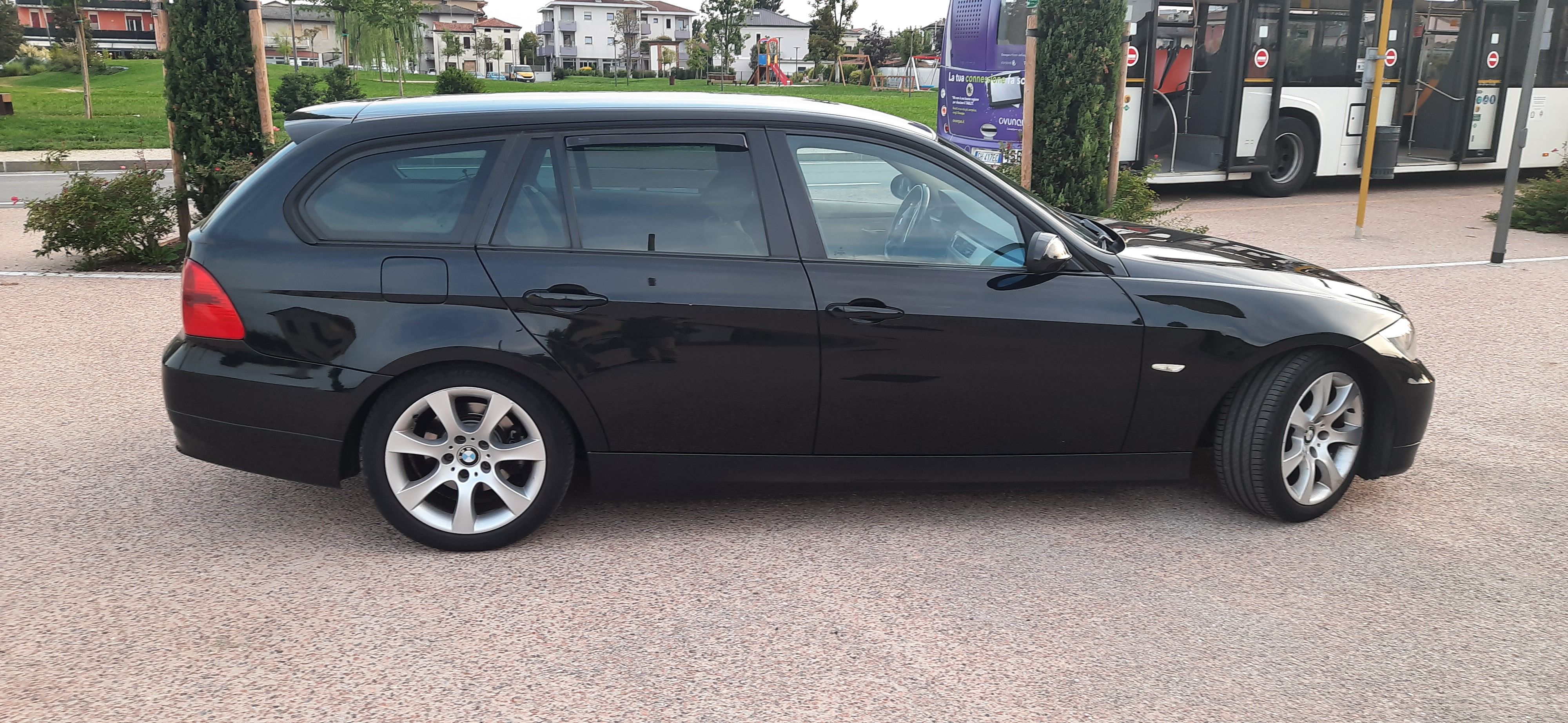 BMW SERIE 3 E91 TOURING 320d 163CV Colore nero 