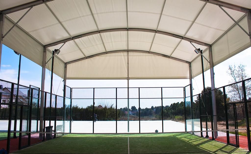 Copertura per un campo da padel 